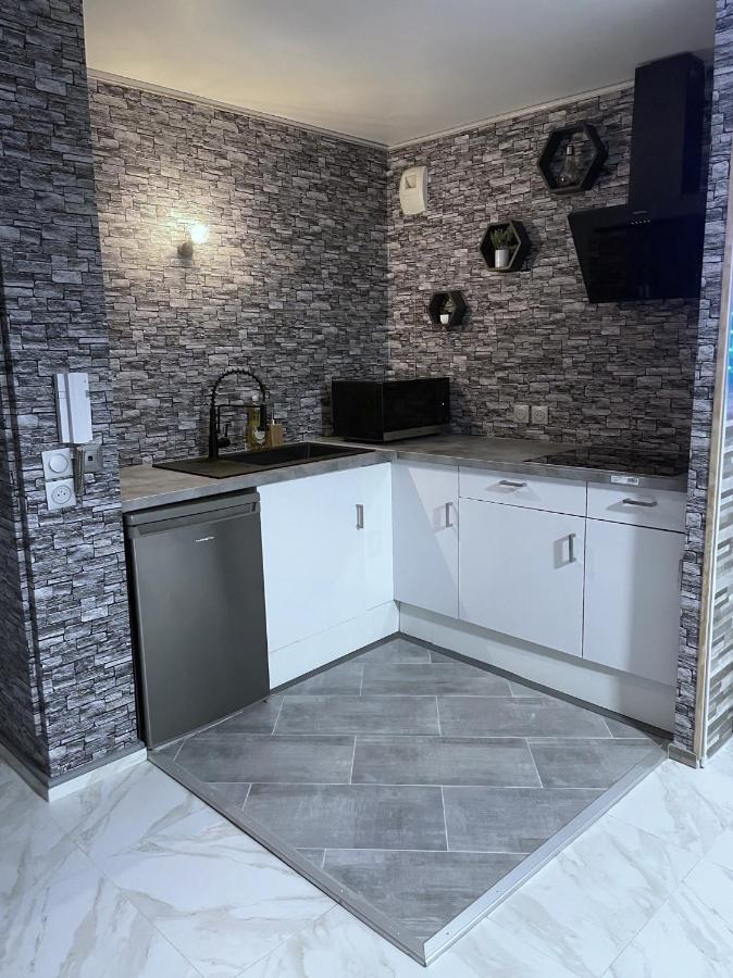 Relax & Chill Apartment เซวรอง ภายนอก รูปภาพ